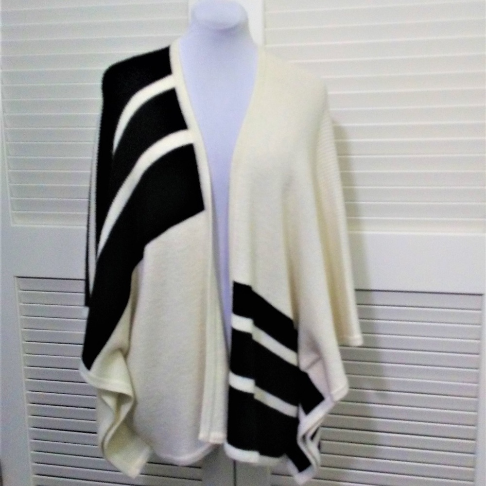 Brochu Walker Cardigan Alpaca Blend Black & White Poncho Wrap Open One Size